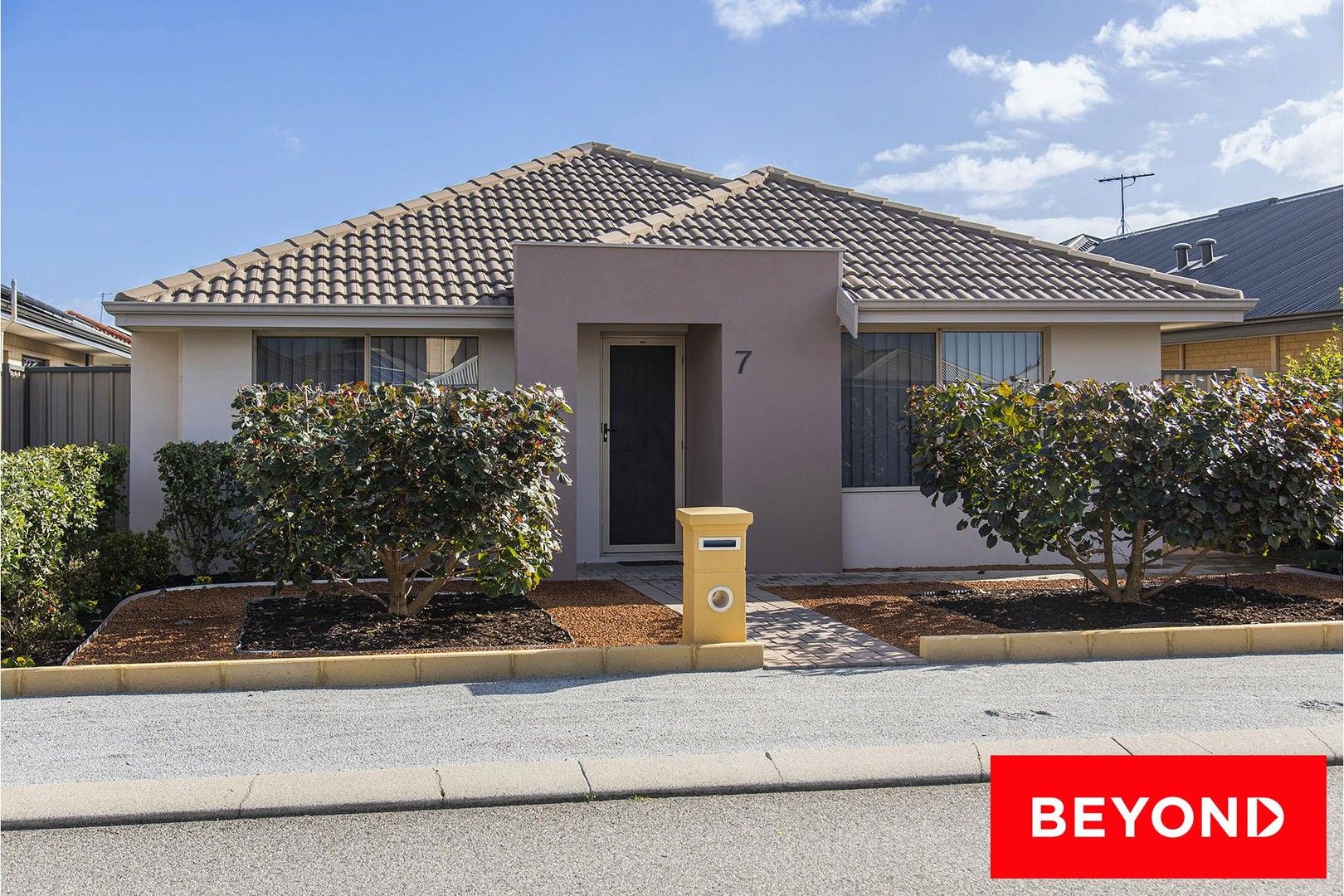 3 bedrooms House in 7 Babiana Link PIARA WATERS WA, 6112