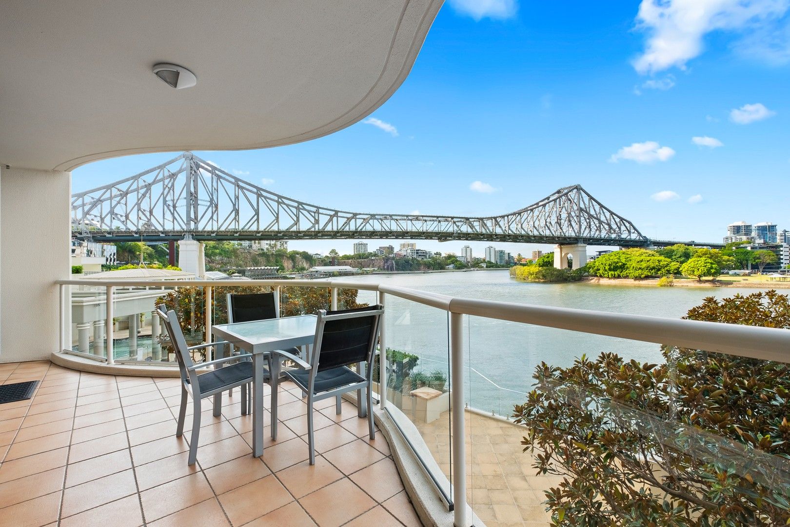 1 bedrooms Apartment / Unit / Flat in 7/32 Macrossan Street BRISBANE CITY QLD, 4000