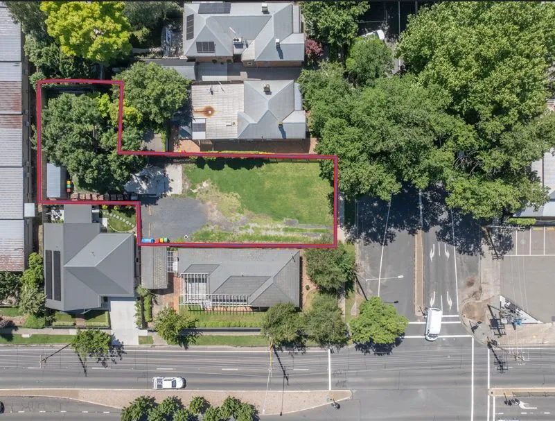 A central block of land on the best street in Orange, Orange