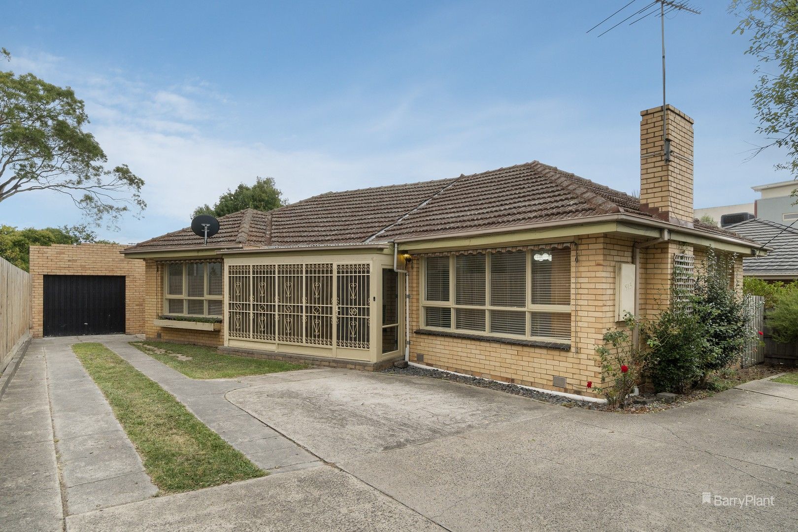 3 bedrooms House in 913 Doncaster Road DONCASTER EAST VIC, 3109