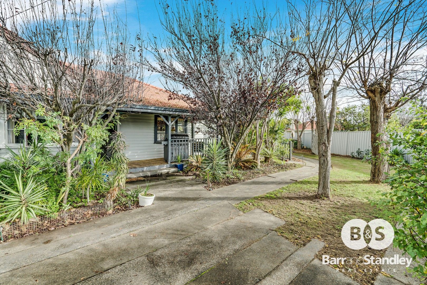 3 bedrooms House in 42 Mitchell Crescent CAREY PARK WA, 6230