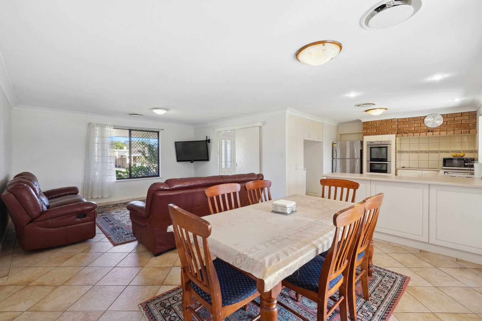 4 bedrooms House in 9 Luscombe Street KEWDALE WA, 6105