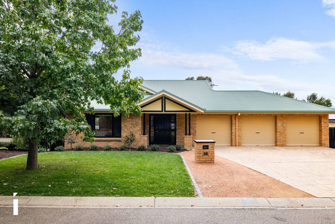 Picture of 38 Barrington Crescent, AMAROO ACT 2914