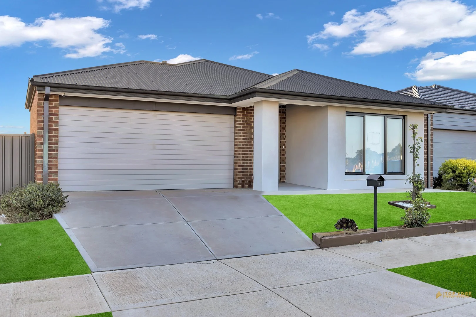 11 Stacey Parade, Mount Cottrell VIC 3024