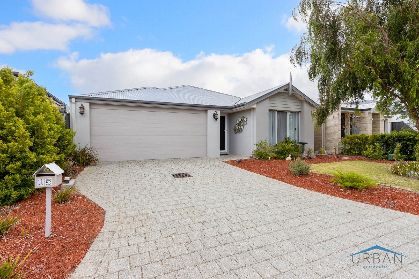 4 bedrooms House in 15 Lucknow St PIARA WATERS WA, 6112