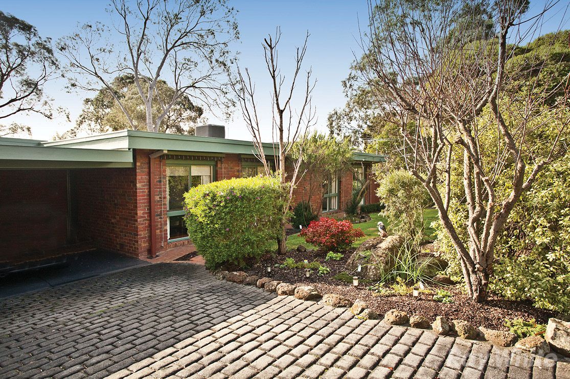 3 Cambrian Crescent, Wheelers Hill Property History & Address