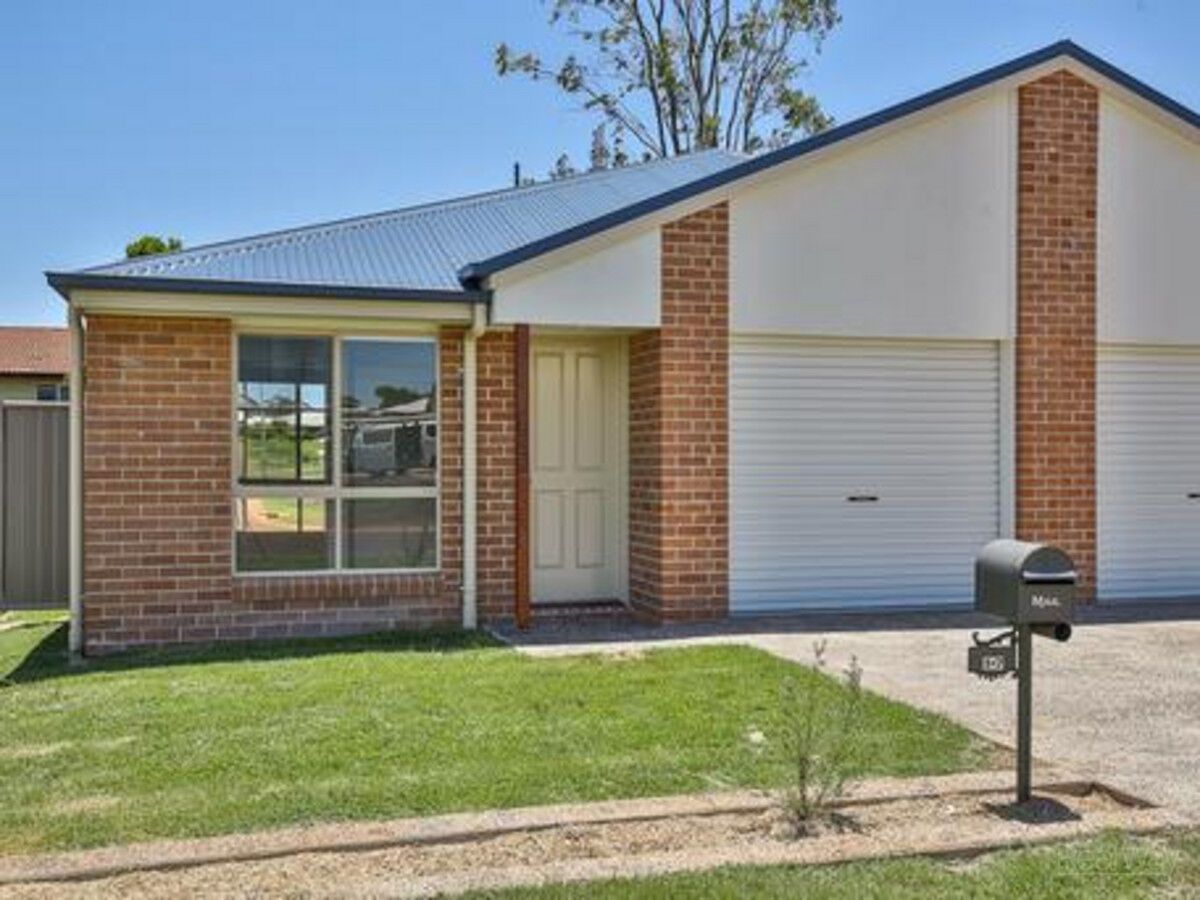 3 bedrooms Apartment / Unit / Flat in 2/4 Northpoint Avenue HARLAXTON QLD, 4350