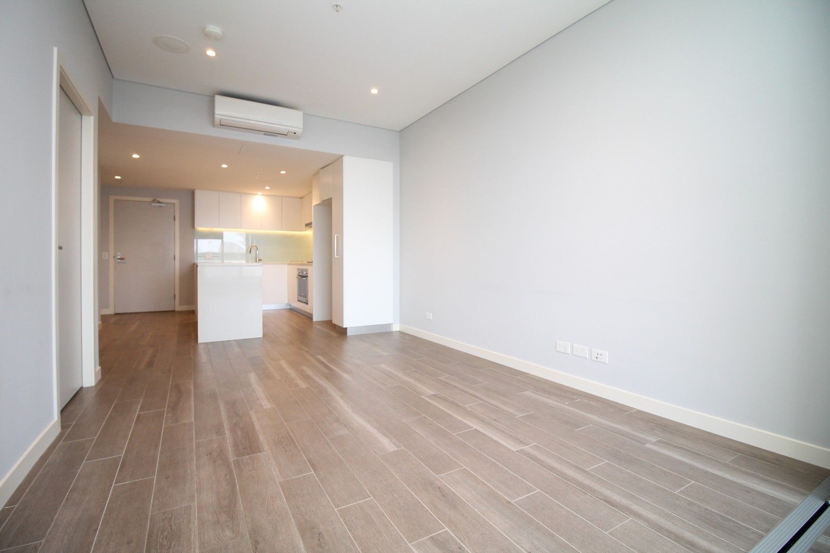 1 bedrooms Apartment / Unit / Flat in 813/3 Foreshore Place WENTWORTH POINT NSW, 2127