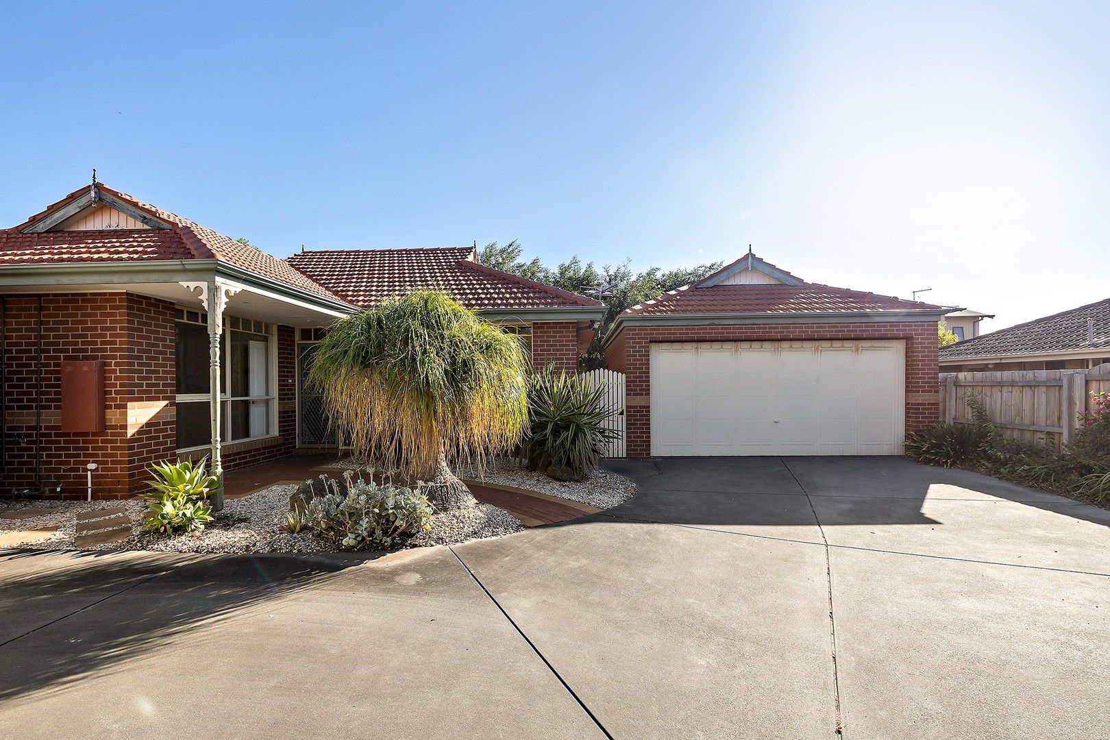 2 bedrooms Apartment / Unit / Flat in 2/10 Venice Street MORNINGTON VIC, 3931