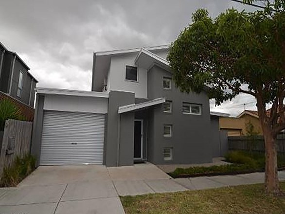18 Roscommon Place, Herne Hill VIC 3218