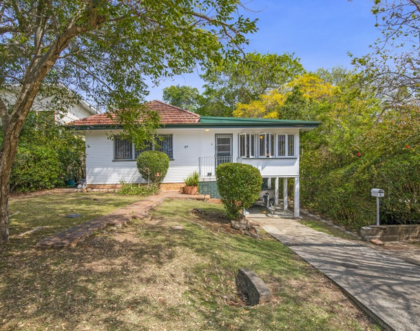 37 Ninth Avenue, St Lucia QLD 4067