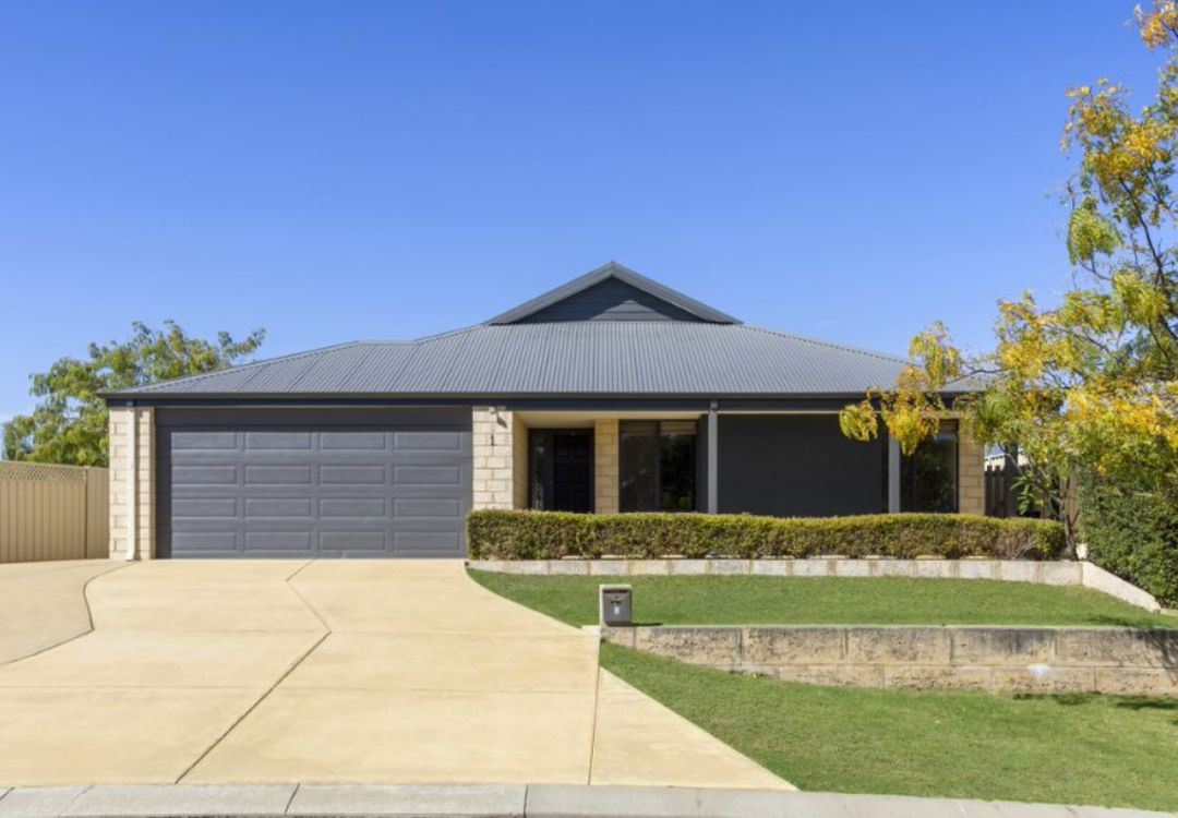 4 bedrooms House in 1 Rayner Promenade LAKELANDS WA, 6180