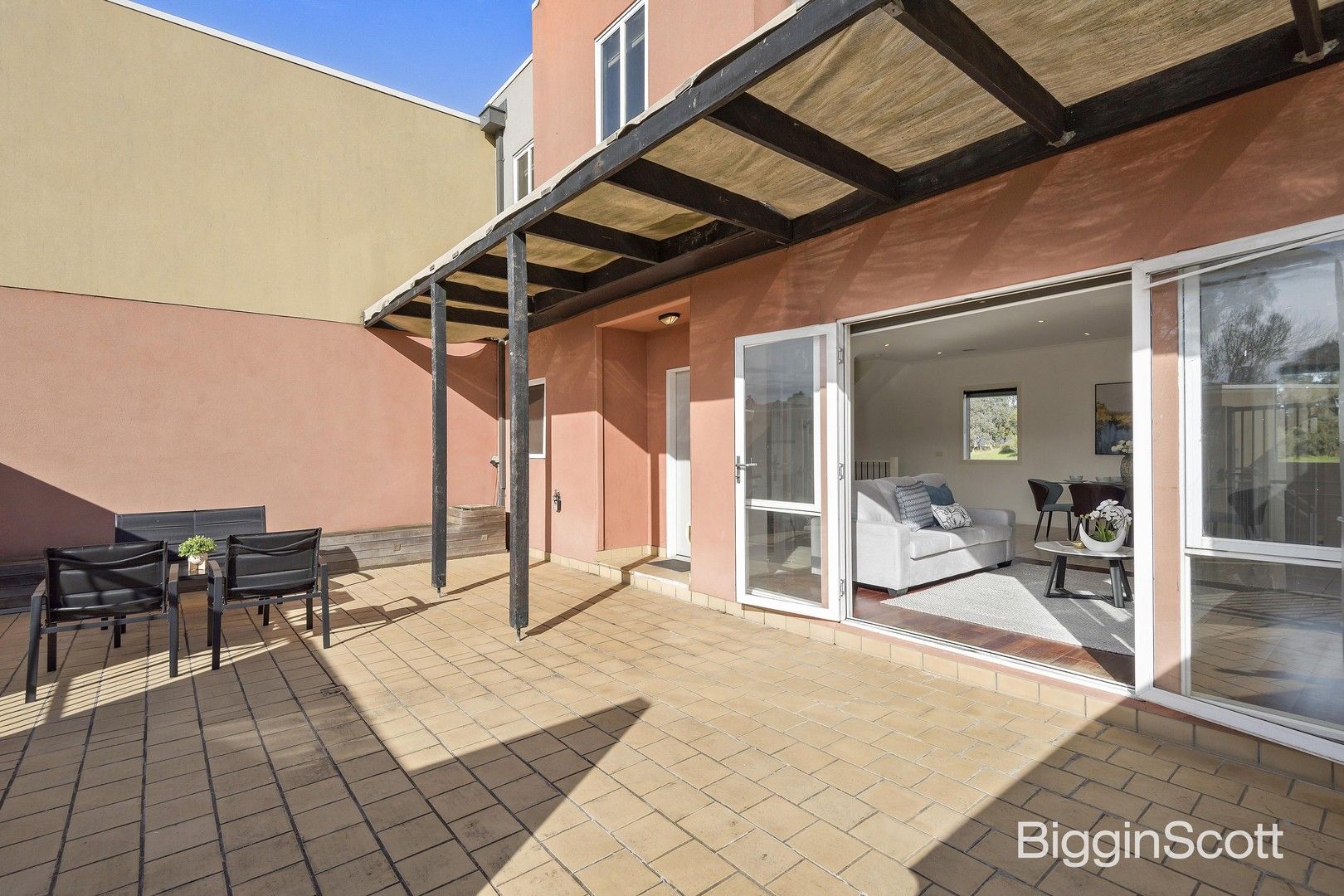 3 bedrooms House in 3/24 Tulloch Grove GLEN WAVERLEY VIC, 3150