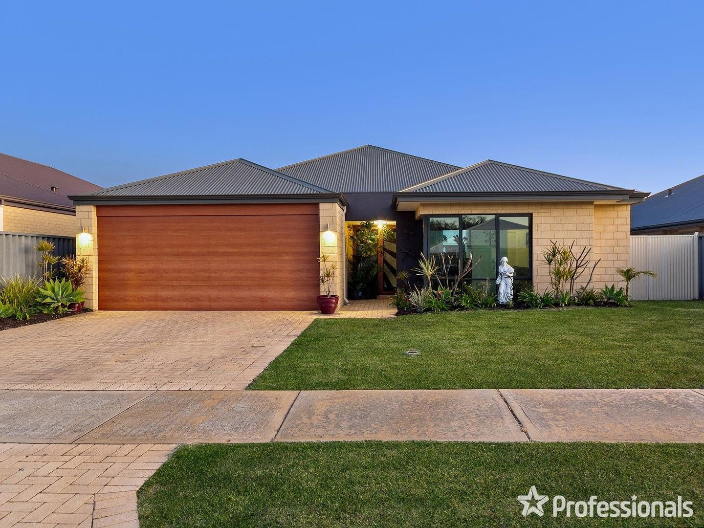 4 bedrooms House in 10 Correa Way BALDIVIS WA, 6171
