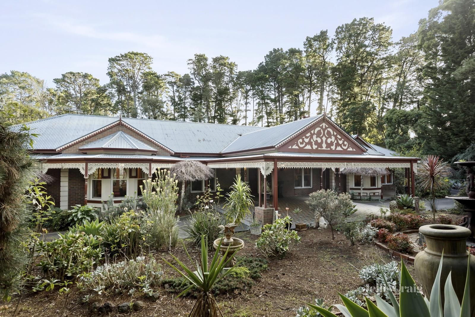 5 bedrooms House in 5-7 Old Warrandyte Road DONVALE VIC, 3111