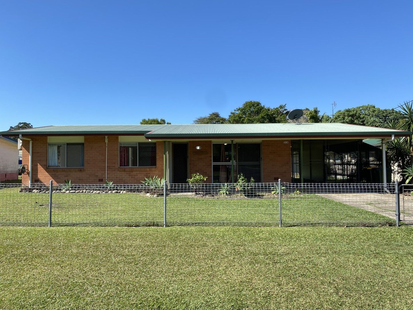 4 bedrooms House in 480 McCoombe Street MANOORA QLD, 4870