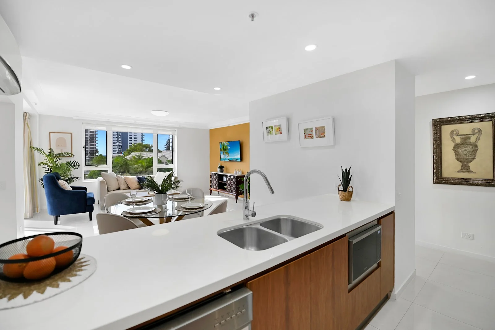Broadbeach QLD 4218 photo 2