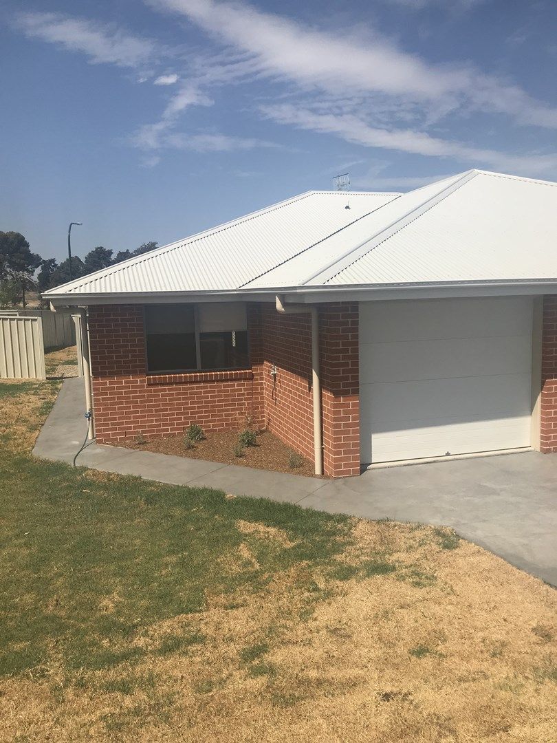 2 bedrooms Duplex in 7a Voyager Avenue GOULBURN NSW, 2580