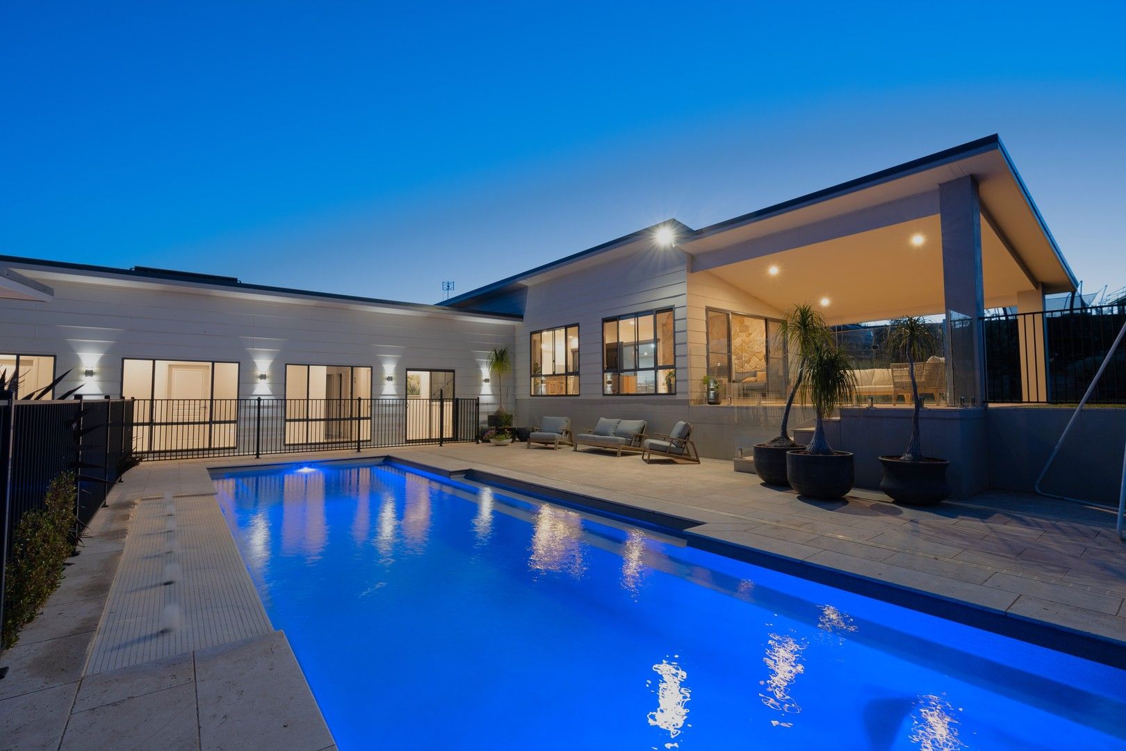 5 bedrooms House in 41 Lisbon Circuit ORANGE NSW, 2800