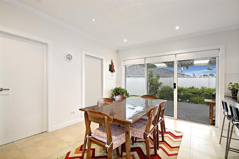 2/180 Lambeth Street, Picnic Point NSW 2213, Image 2