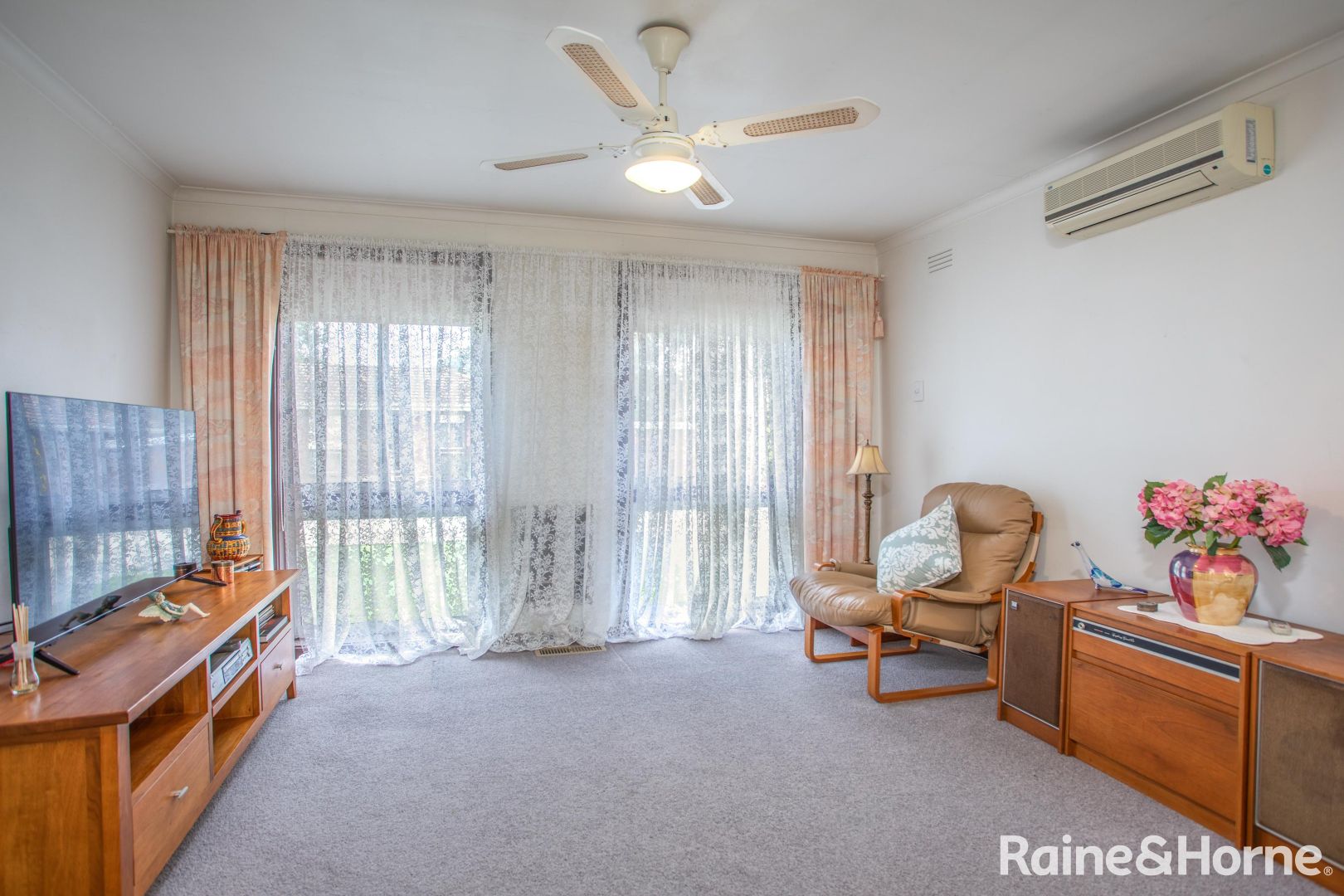 2/56 Fersfield Road, Gisborne VIC 3437, Image 2