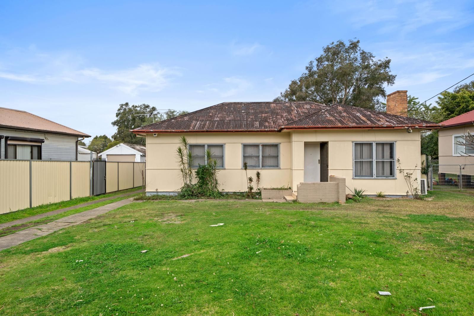 3 bedrooms House in 9 Saltash Street YAGOONA NSW, 2199