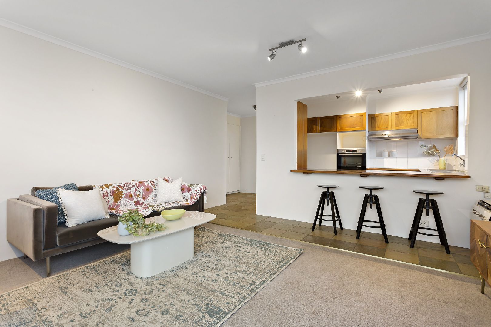 2/43-44 Marine Parade, St Kilda VIC 3182, Image 2