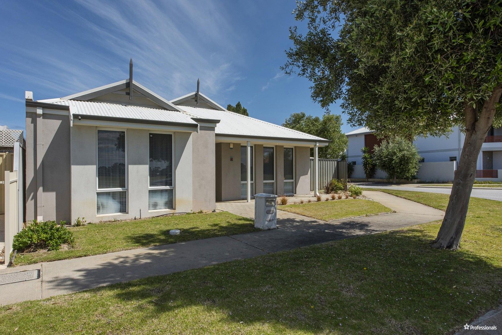 3 bedrooms House in 34 Merrimac Loop ROCKINGHAM WA, 6168