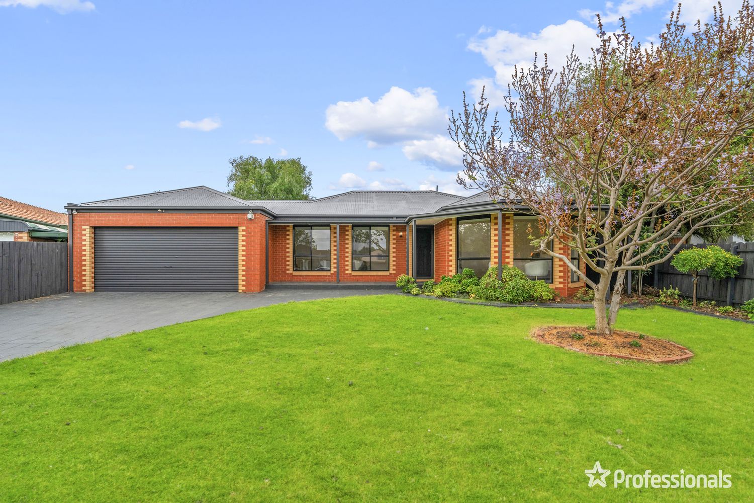 3 bedrooms House in 22 Bellevue Boulevard HILLSIDE VIC, 3037