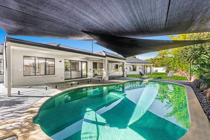 5 bedrooms House in 9 Adeliza Court ARUNDEL QLD, 4214