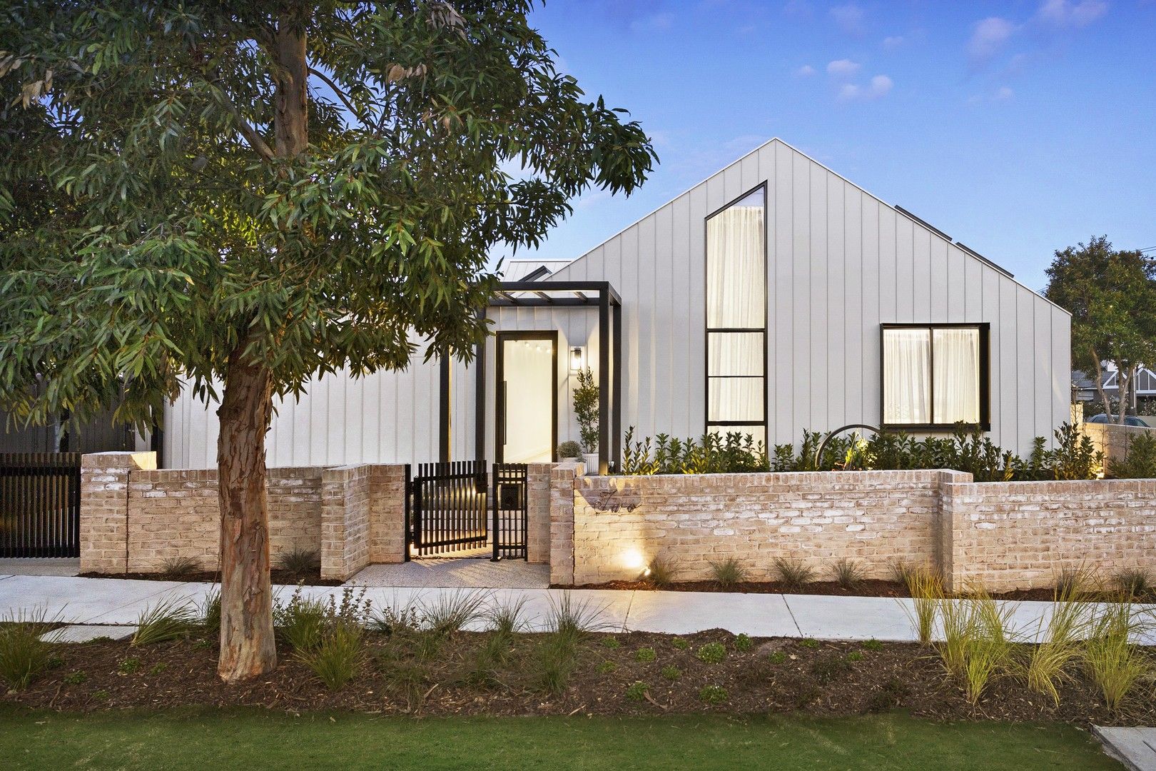 2 Bronte Court, Hampton VIC 3188, Image 0