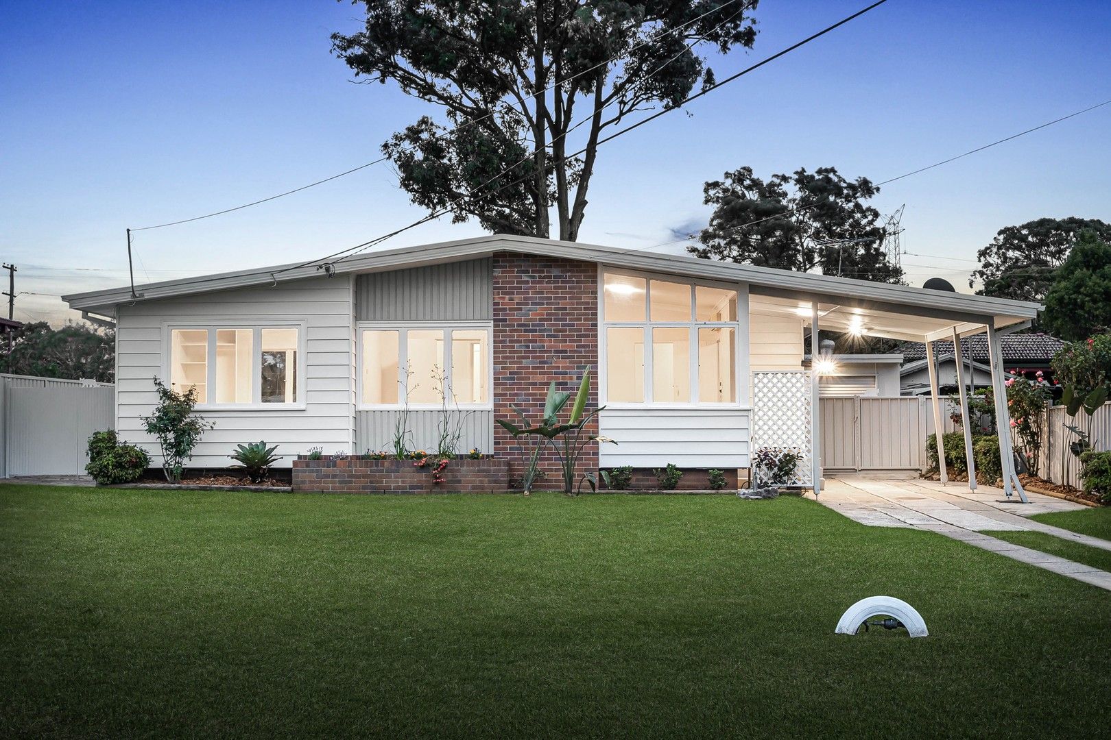 4 bedrooms House in 26 Rotorua Street LETHBRIDGE PARK NSW, 2770