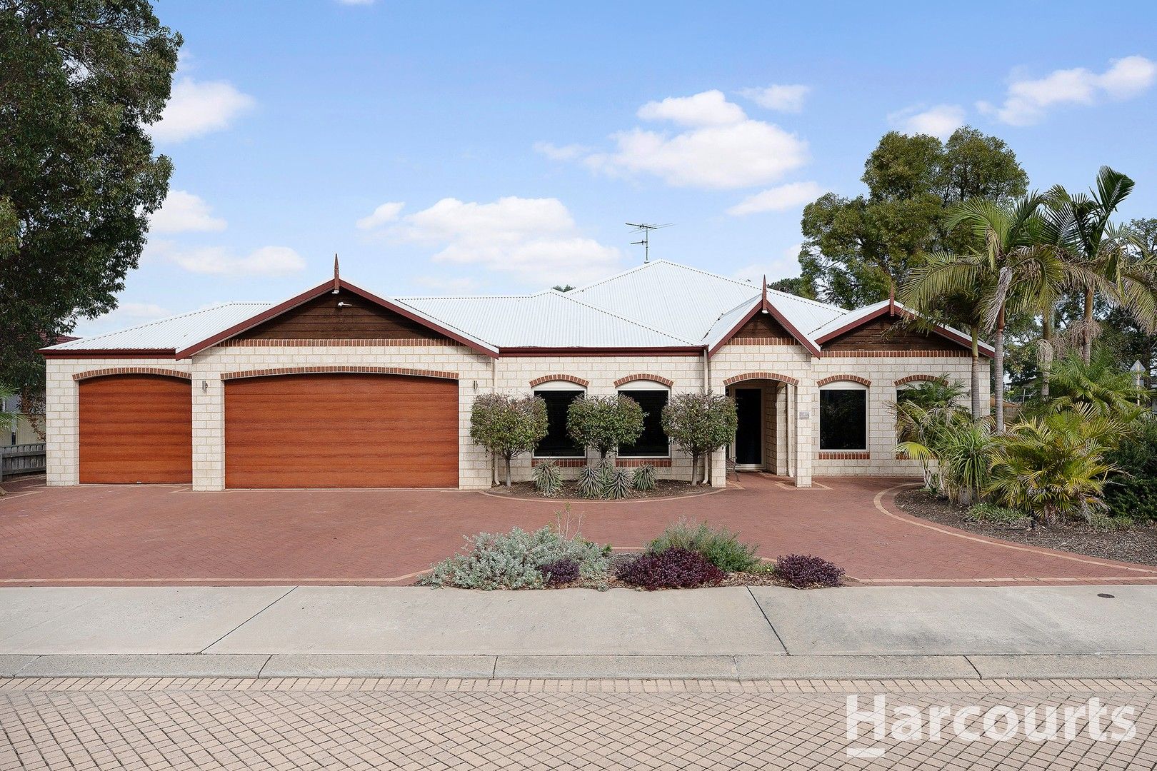 4 bedrooms House in 2 Placid Waters Parade COODANUP WA, 6210