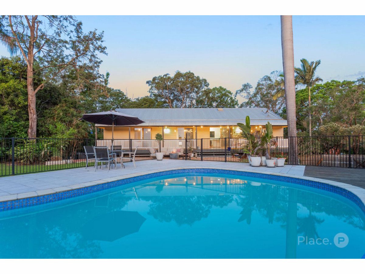 4 bedrooms House in 76 College Road KARANA DOWNS QLD, 4306