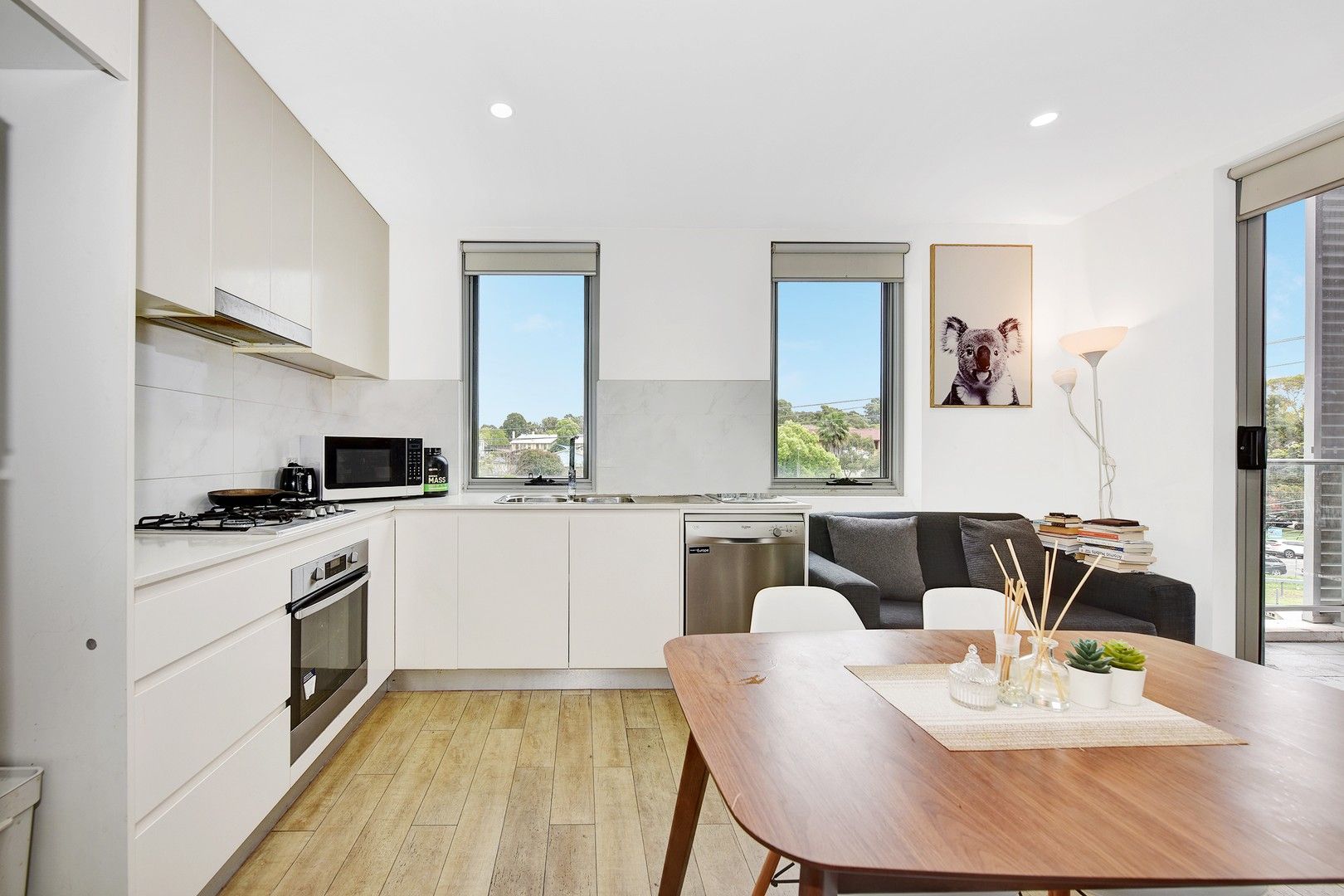 2 bedrooms Apartment / Unit / Flat in 102/350-352 Railway Terrace GUILDFORD NSW, 2161