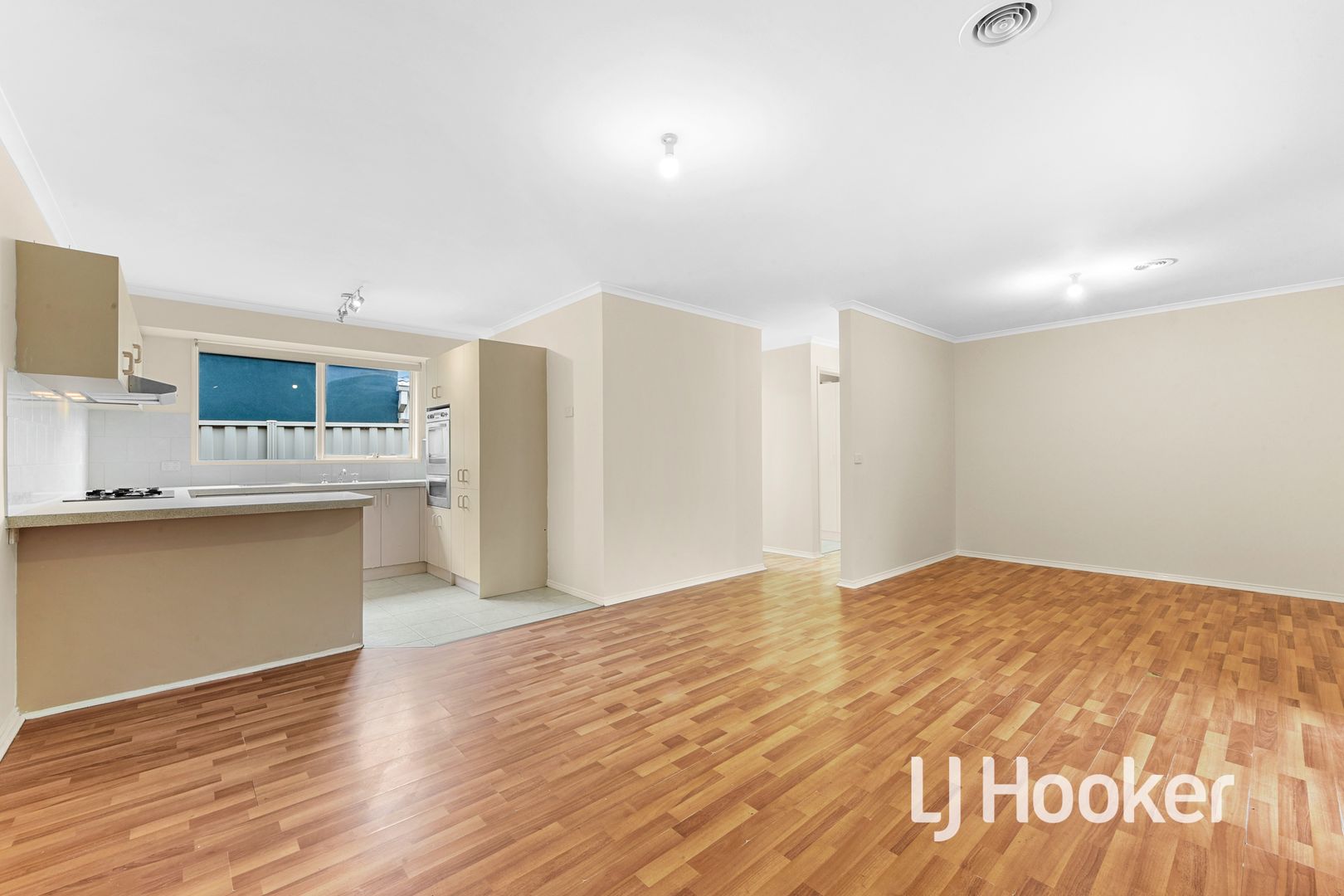 28 The Parkway, Hampton Park VIC 3976, Image 2