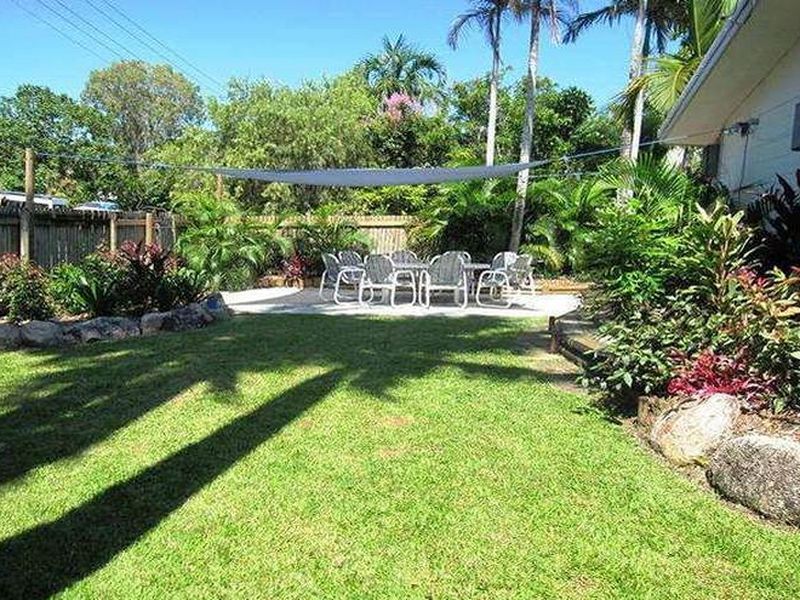 2/5 Simbai Close, TRINITY BEACH QLD 4879, Image 2