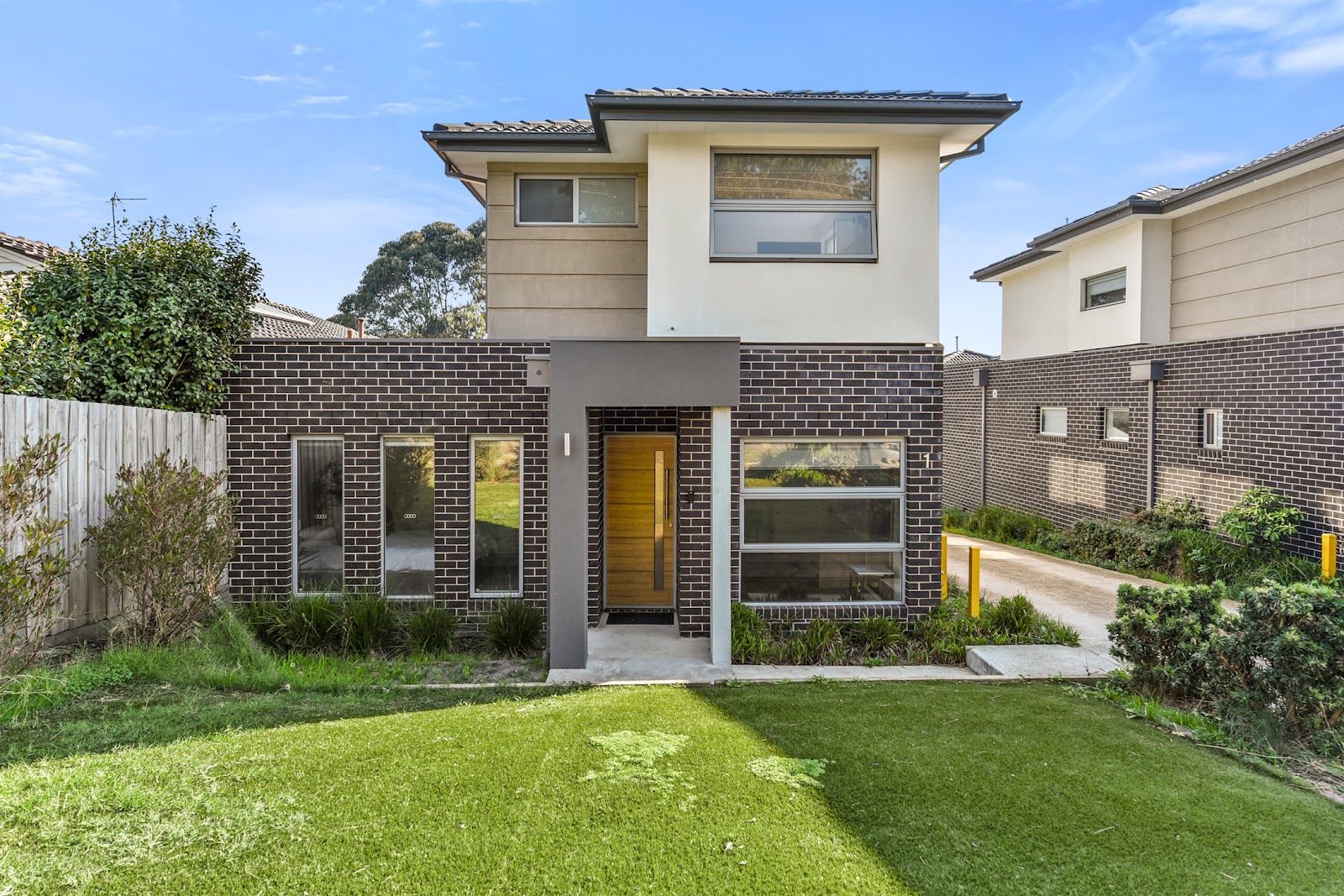 3 bedrooms Townhouse in 1/22 Aquila Crescent ENDEAVOUR HILLS VIC, 3802