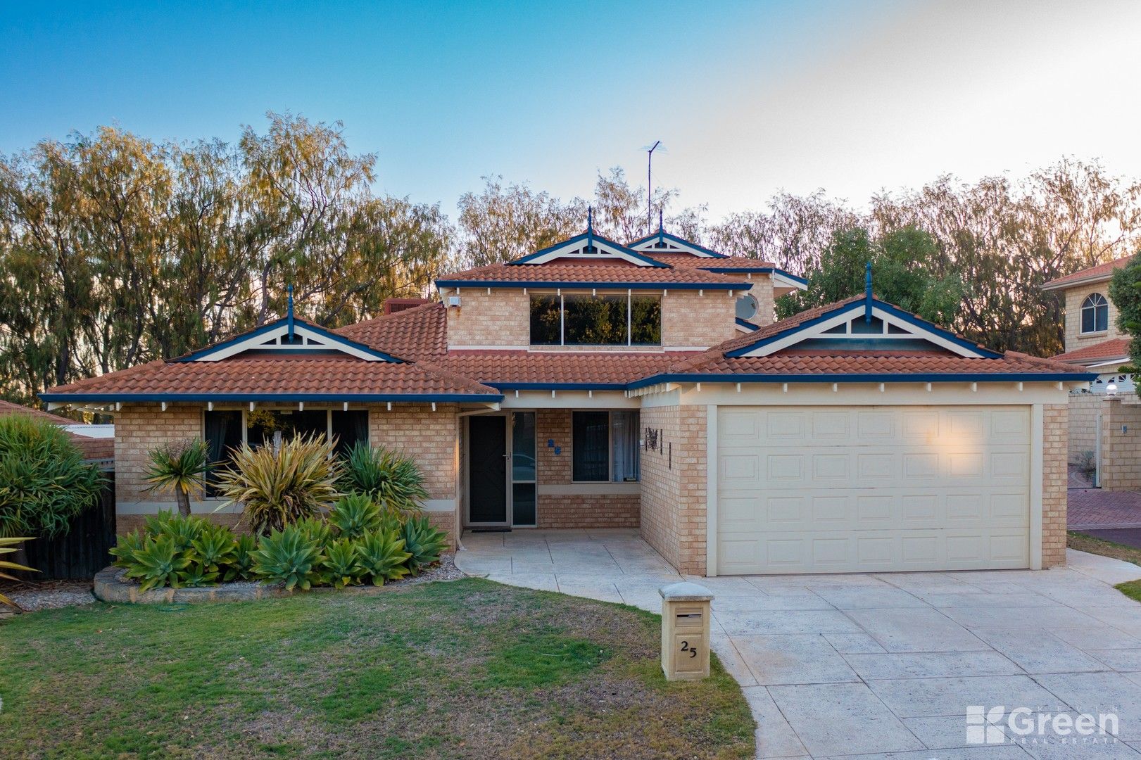 5 bedrooms House in 25 Magnetic Square HALLS HEAD WA, 6210