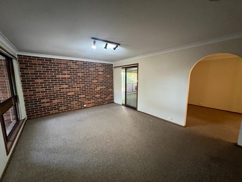 8 Leith Place, St Andrews NSW 2566, Image 1