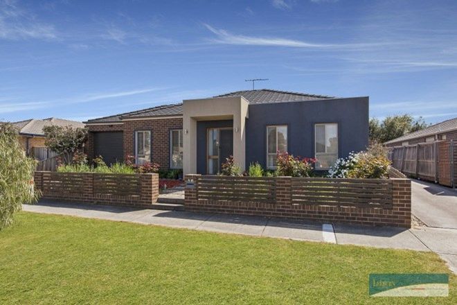 Picture of 2/76 Charter Road West, SUNBURY VIC 3429