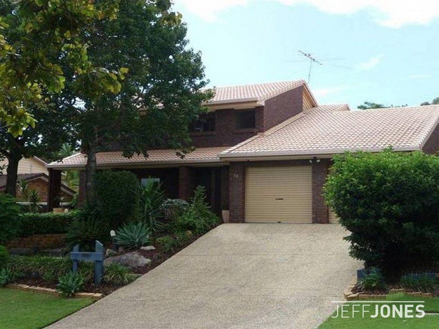 4 bedrooms House in 18 Raymore Court CARINDALE QLD, 4152