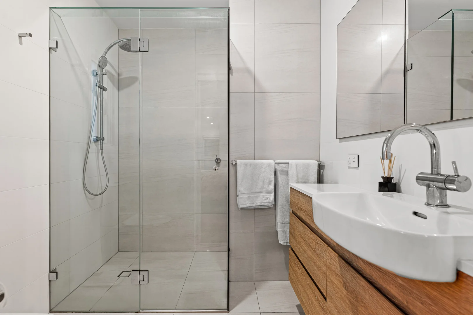 Additional image 10 of 347 Upper Esplanade, Manly QLD 4179