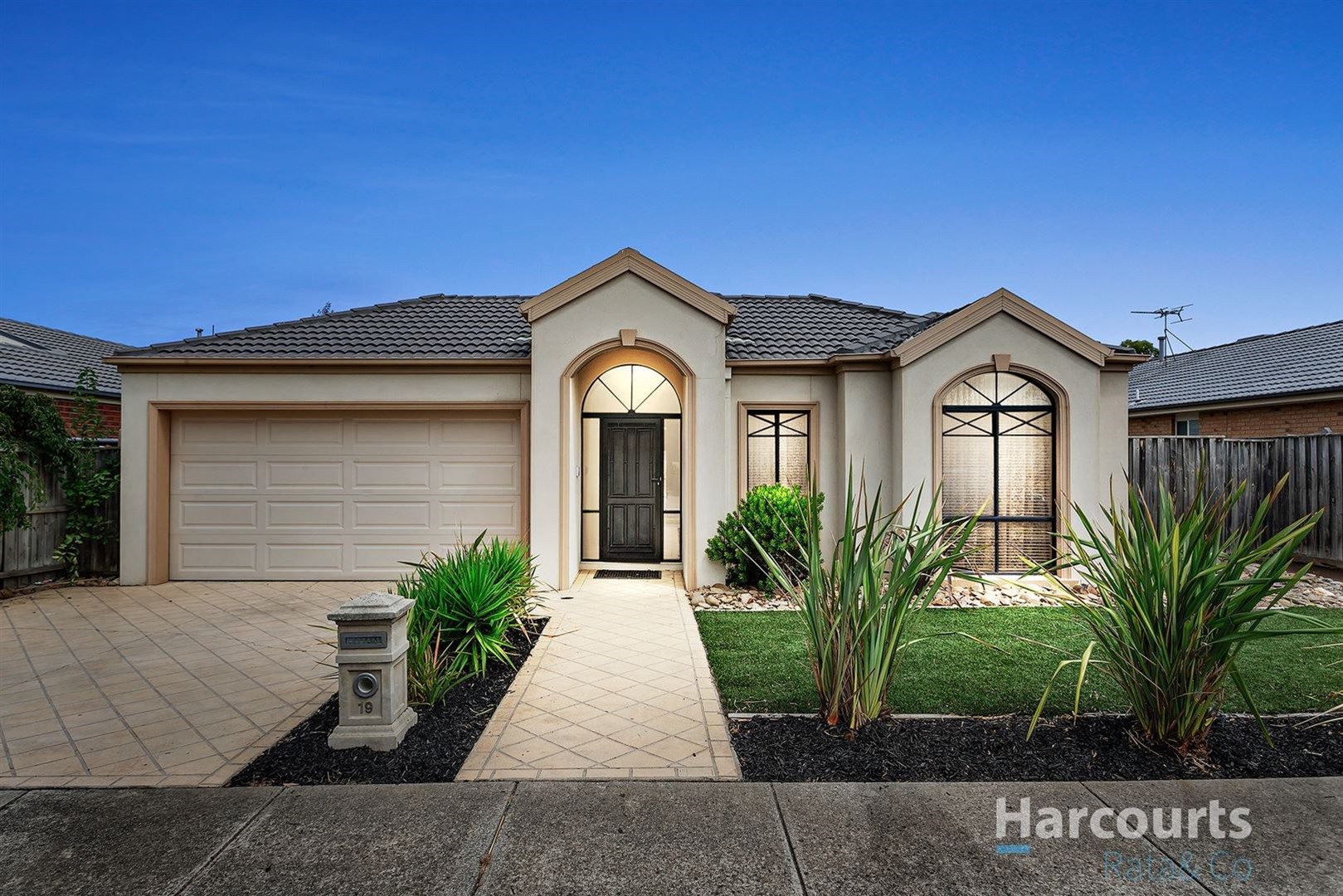 19 Red Oaks Way, South Morang VIC 3752, Image 0