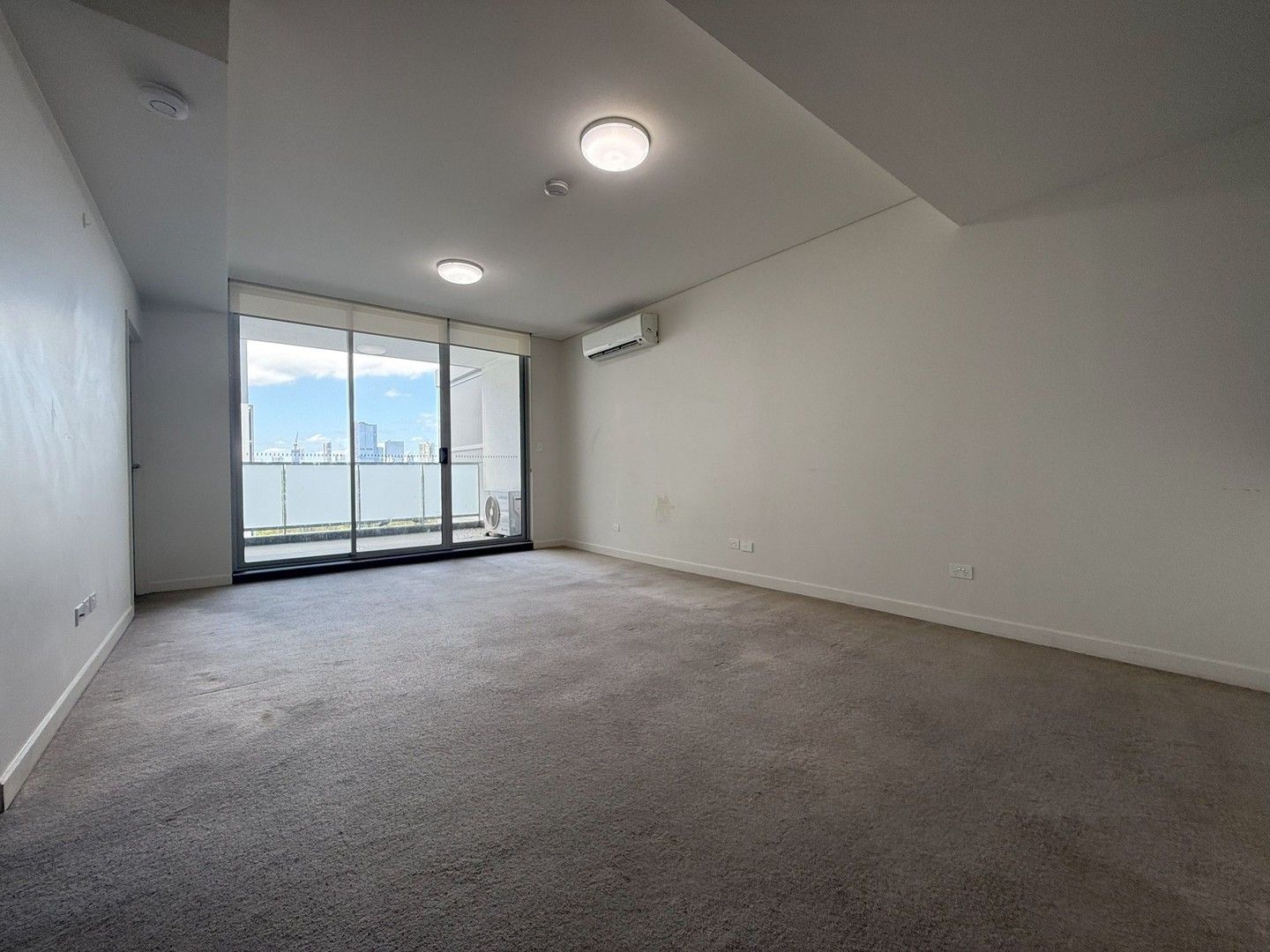 2 bedrooms Apartment / Unit / Flat in 706a/27 Dresslar Court MERRYLANDS NSW, 2160