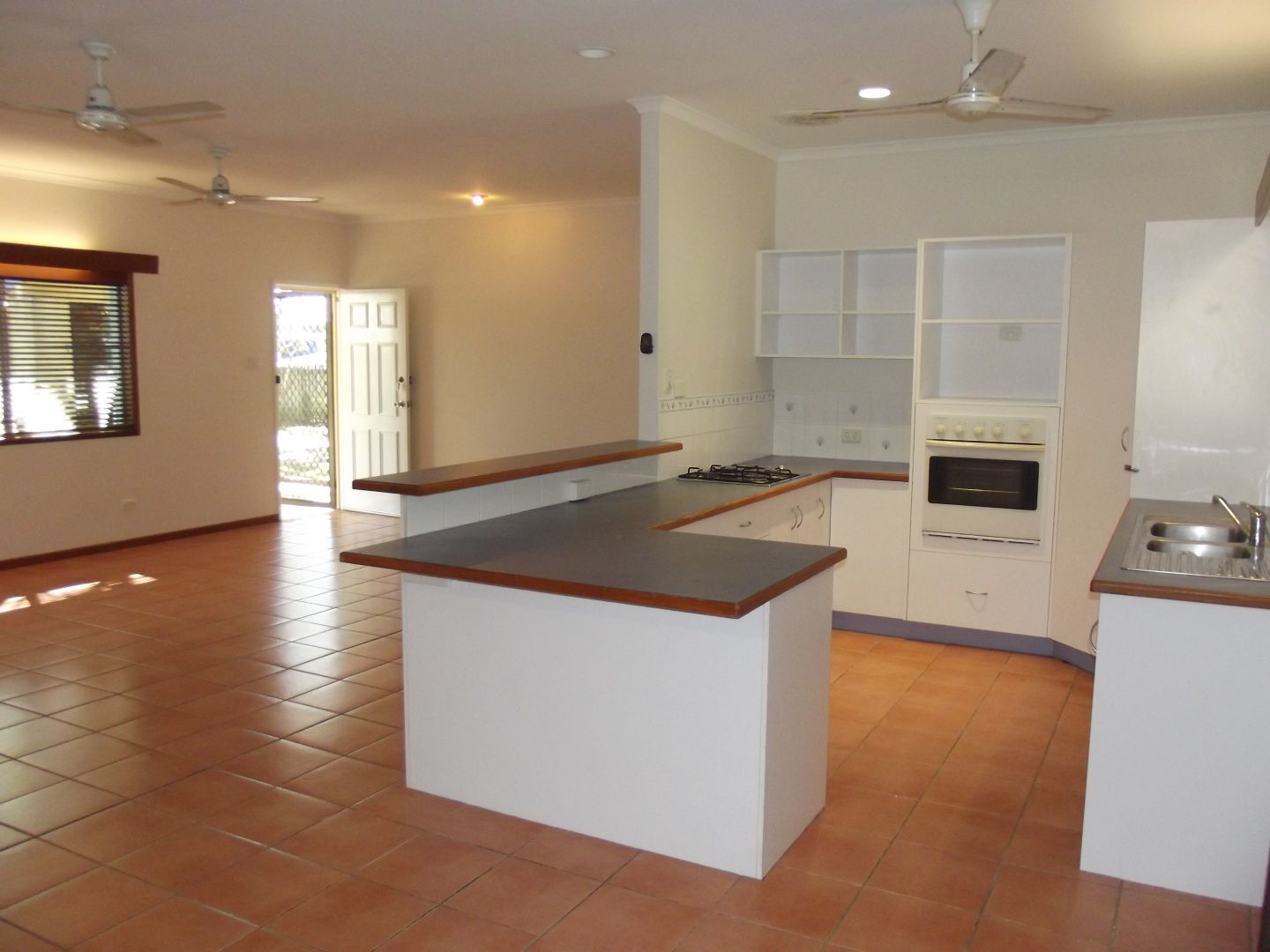 7 Paton Terrace, Slade Point QLD 4740, Image 2