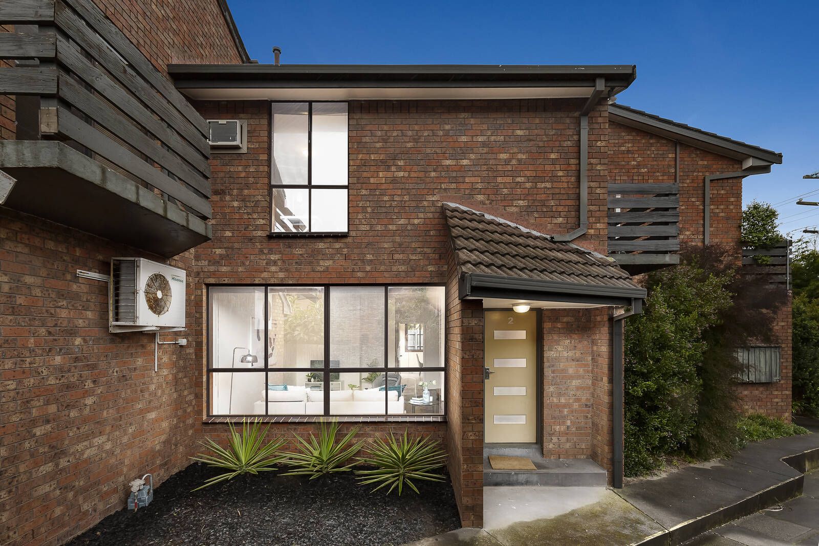 3 bedrooms Townhouse in 2/1769 Dandenong Road OAKLEIGH EAST VIC, 3166