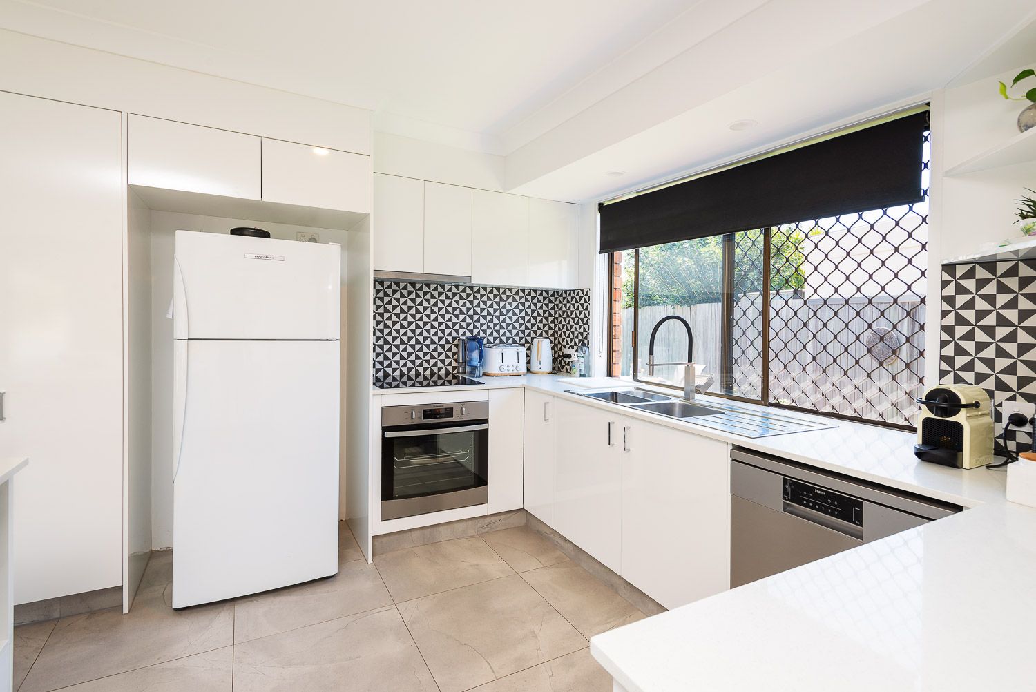 1/20 Warrie Close, Paradise Point QLD 4216, Image 0