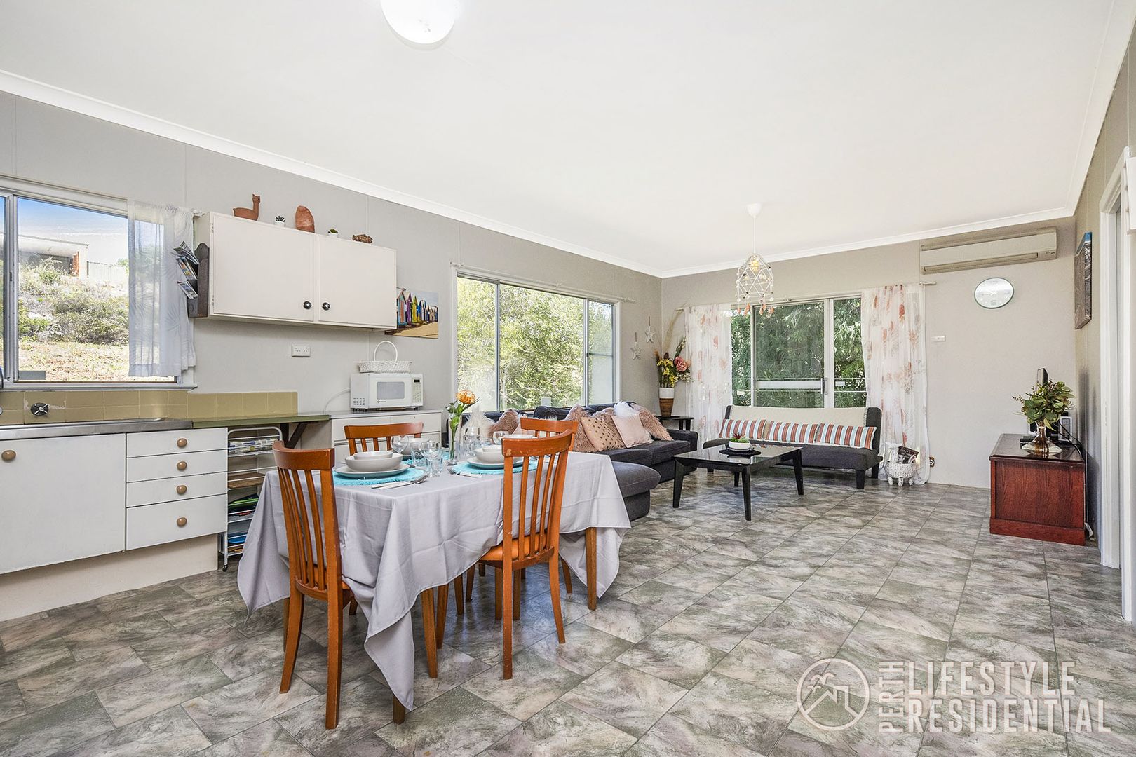 17 Murray Street, Guilderton WA 6041, Image 2