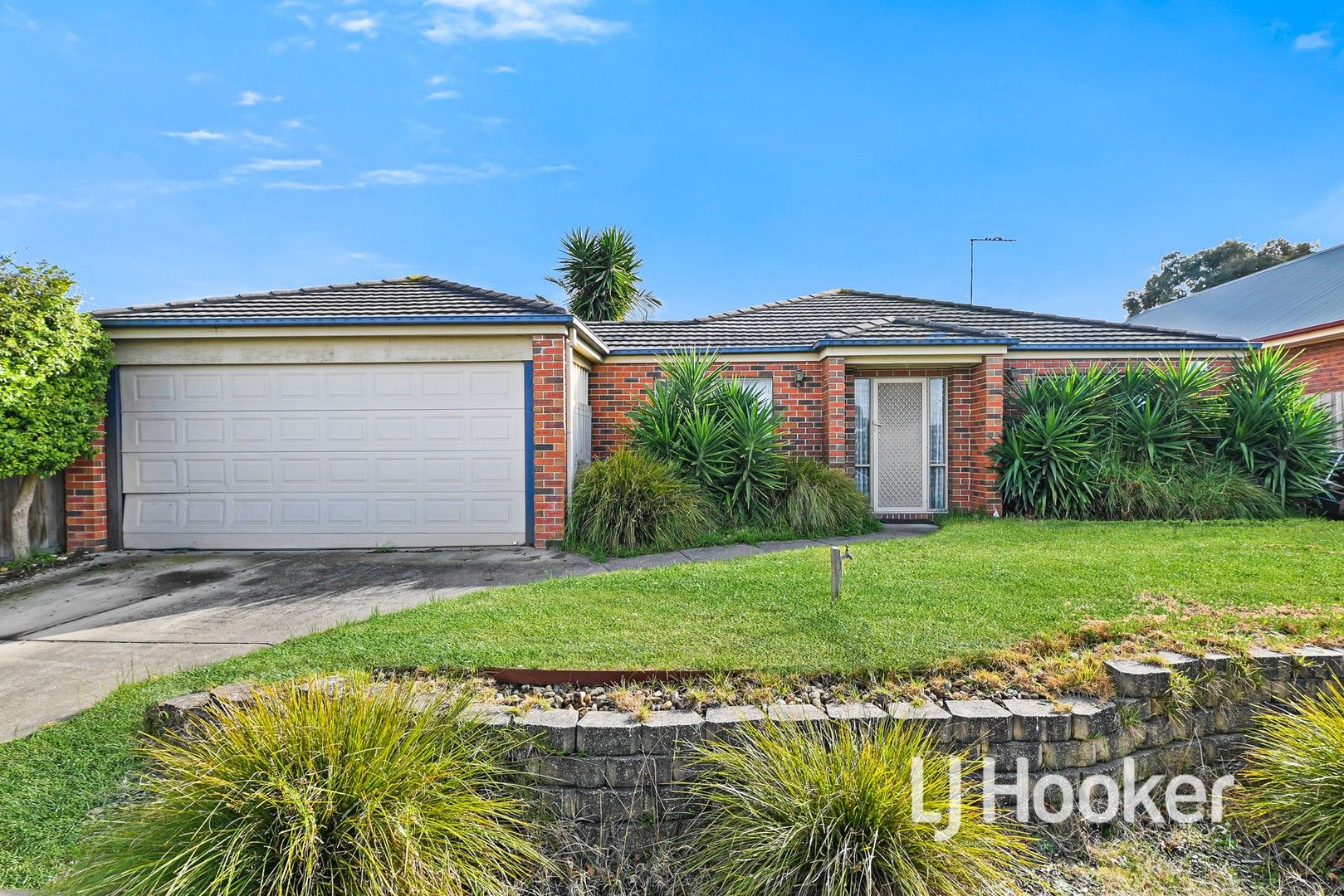 4 bedrooms House in 48 Tralee Circuit NARRE WARREN VIC, 3805